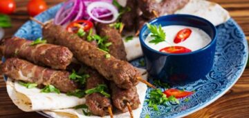 طريقة عمل الكباب بالفرن بخطوات سهلة جدًا هيطلع معاكي خرافة