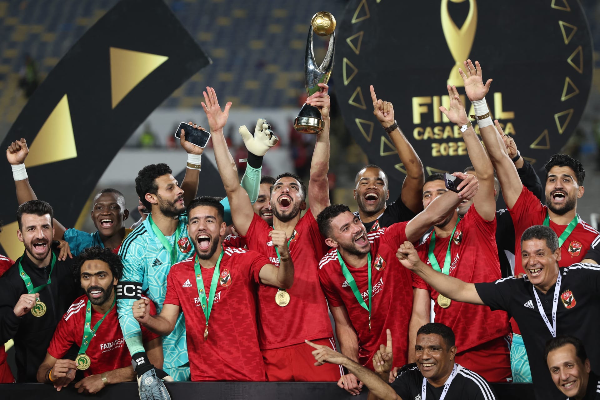 بعد وصول العرض الرسمي.. موقف الأهلي من بيع نجم الفريق مقابل 10 مليون جنيه 2 بعد وصول العرض الرسمي.. موقف الأهلي من بيع نجم الفريق مقابل 10 مليون جنيه