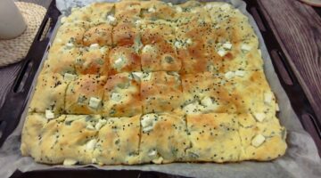 فطيرة الجبنة والزعتر الأخضر