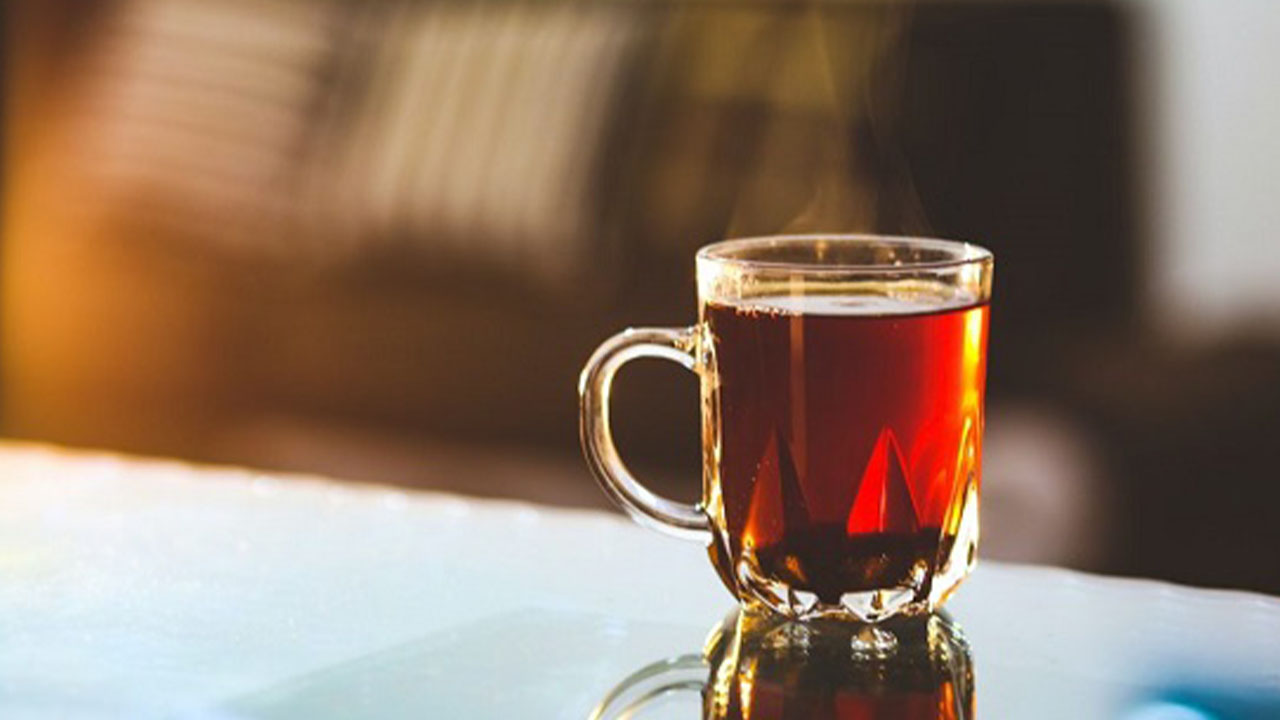 تعرف على ما يحدث لجسمك عندما تتناول كوب من الشاي