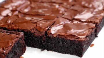 بطعم خرافي طريقة عمل كيكة براونيز بدون زبدة بمكونات بسيطة