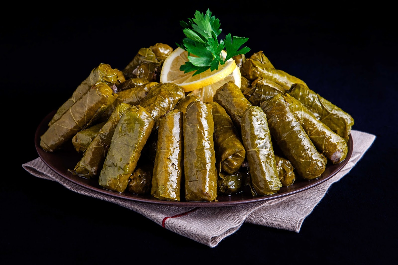 طريقة عمل محشي ورق العنب بدبس الرومان