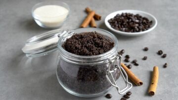 لمظهر راقي.. مقشر القهوة لليدين بمكونين فقط وتخلصي من كل مشكلات يديكِ