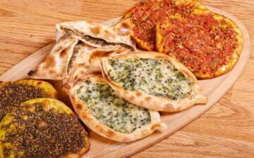 من المطبخ السورى…طريقة عمل فطائر مناقيش زعتر سوري سريعة