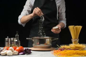 3 حيل لازم تعرفيهم تنقذك للتخلص من الملح الزائد في الطعام