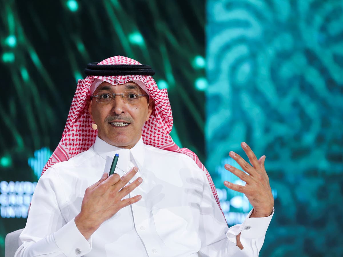 وزير المالية السعودي يحسم الجدل ويجيب: هل سيتم فرض ضريبة الدخل على الأفراد؟ 5 وزير المالية السعودي يحسم الجدل ويجيب: هل سيتم فرض ضريبة الدخل على الأفراد؟