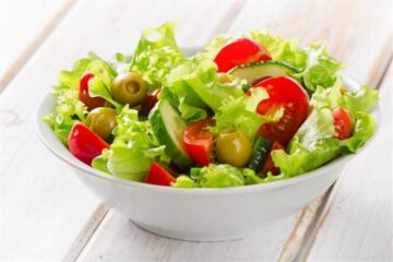 اوعي تعمليها … إضافات غير صحية لطبق السلطة تجنبيها على الفور