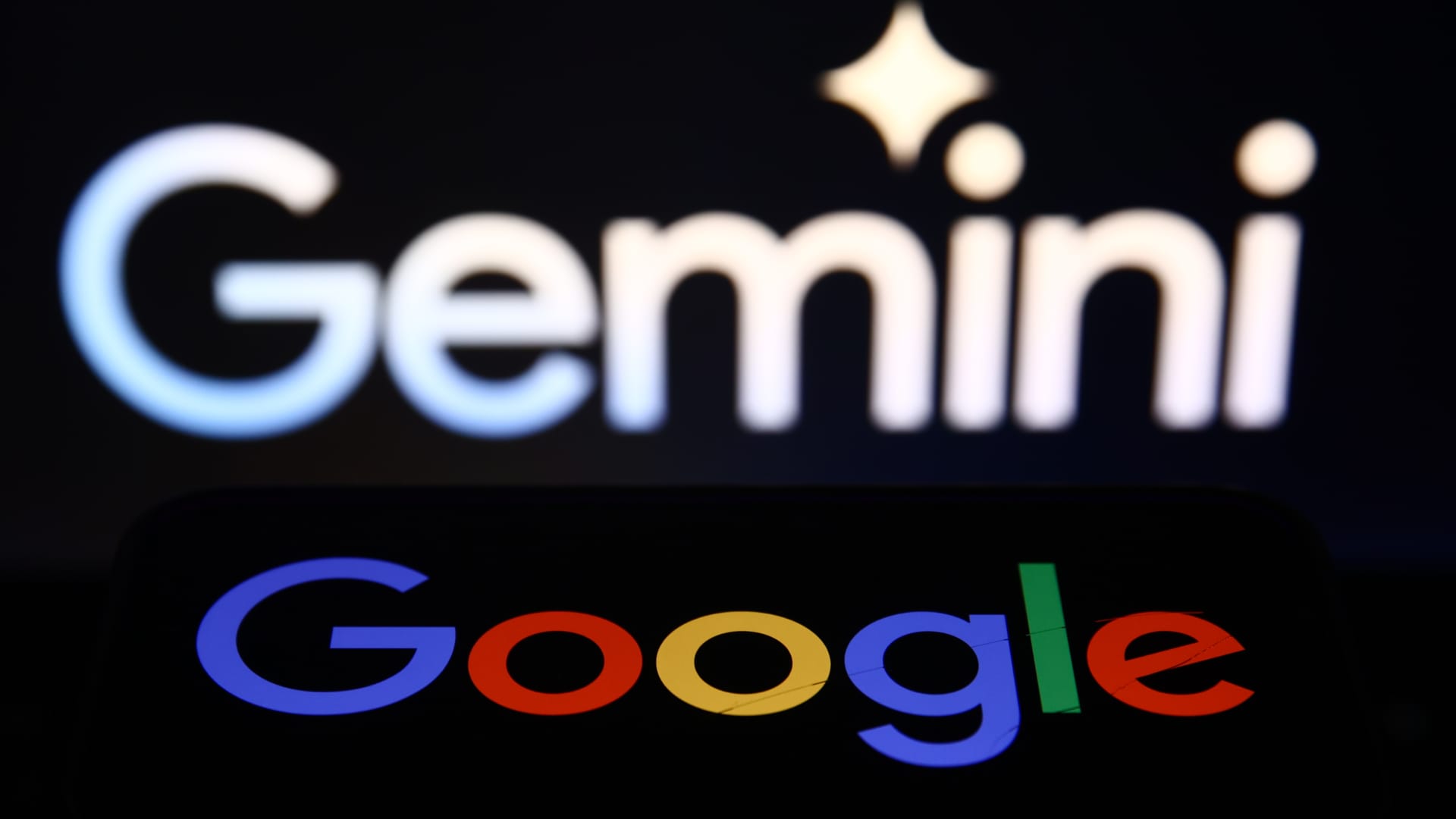 شركة جوجل تُعيد تسمية «Bard AI» إلى «Gemini» باشتراك جديد 4 شركة جوجل تُعيد تسمية «Bard AI» إلى «Gemini» باشتراك جديد