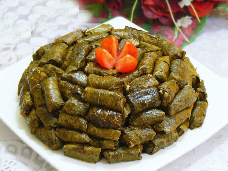 انسي الطريقة القديمة.. طريقة عمل محشي ورق العنب هتندمي إنك ضيعتي اللي فات 5 انسي الطريقة القديمة.. طريقة عمل محشي ورق العنب هتندمي إنك ضيعتي اللي فات