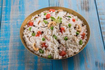 طريقة عمل الأرز بالخضار والجزر في المنزل بطريقة سهلة وبسيطة وغير مكلفة