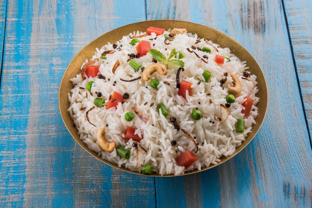 طريقة عمل الأرز بالخضار والجزر في المنزل بطريقة سهلة وبسيطة وغير مكلفة 5 طريقة عمل الأرز بالخضار والجزر في المنزل بطريقة سهلة وبسيطة وغير مكلفة