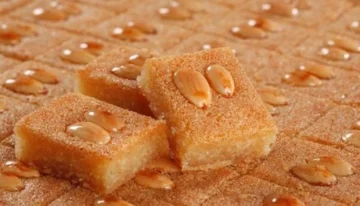 بسهولة هتعمليها…طريقة عمل البسبوسة زي المحلات بالظبط هتبطلي تشتريها
