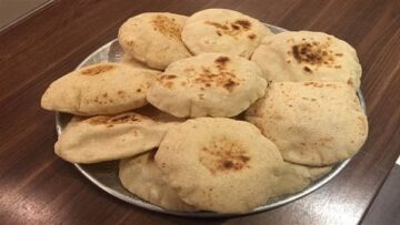 طريقة عمل العيش البلدي في البيت على أصوله مش هتحتاجي تشتريه تاني