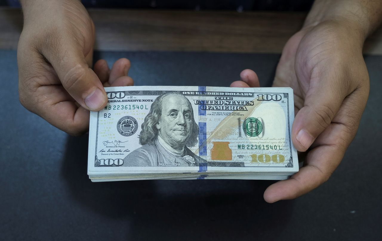 سعر صرف الدولار أمام الجنيه المصري اليوم الإثنين 26 فبراير 2024