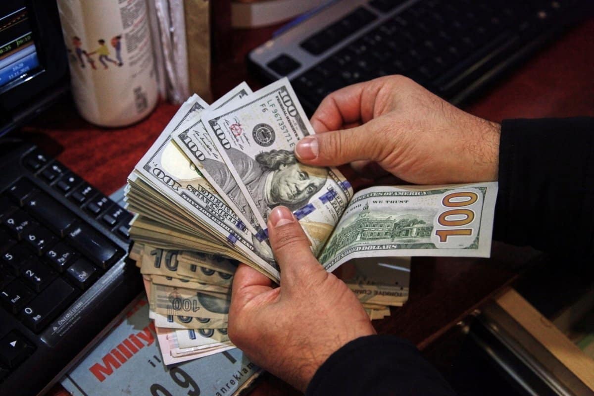 سعر الدولار مقابل الجنيه المصري في البنوك الحكومية والخاصة اليوم الأحد 4 فبراير 2024 بعد رفع الفائدة 3 سعر الدولار مقابل الجنيه المصري في البنوك الحكومية والخاصة اليوم الأحد 4 فبراير 2024 بعد رفع الفائدة