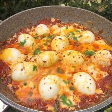 طاسة البيض التركية لفطور لذيذ ومميز في 10 دقائق 
