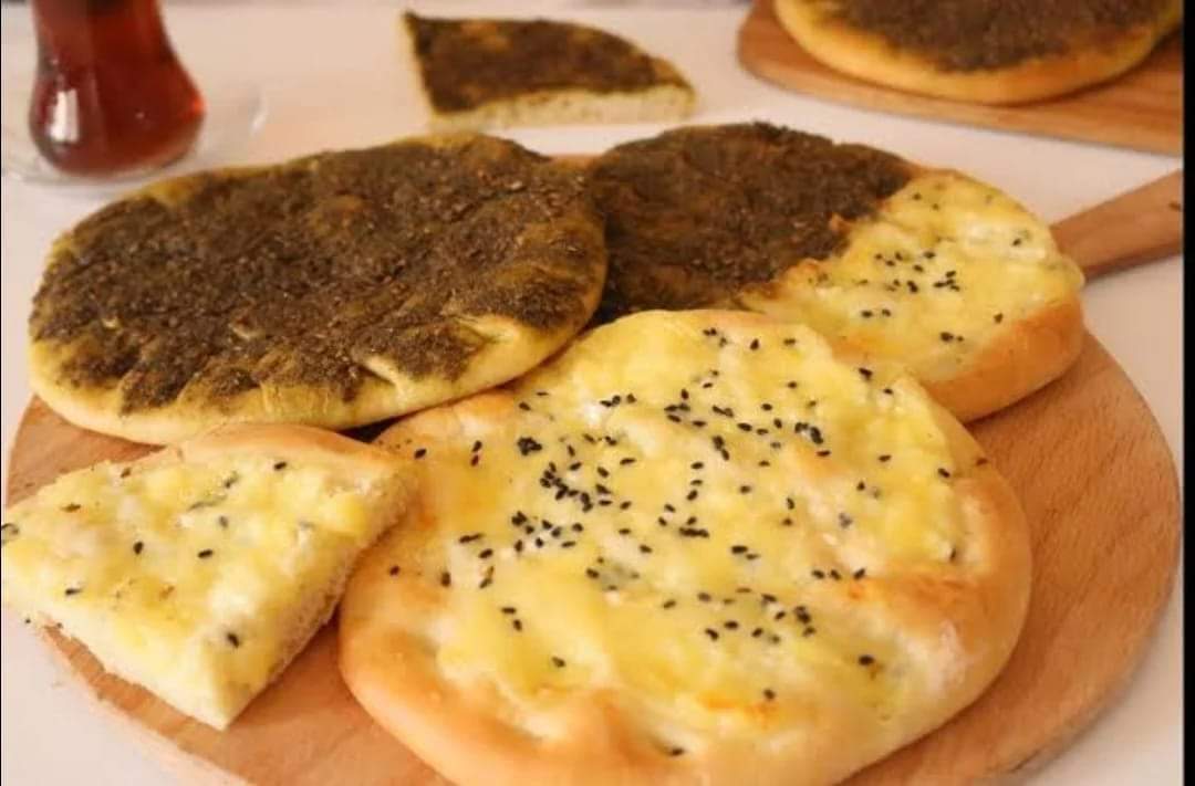 طريقة عمل مناقيش الزعتر الأخضر الفلسطيني في المنزل بمذاق شهى ولذيذ 2 طريقة عمل مناقيش الزعتر الأخضر الفلسطيني في المنزل بمذاق شهى ولذيذ