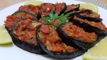 طريقة عمل الباذنجان بالصلصة بخطوات سهلة وبسيطة