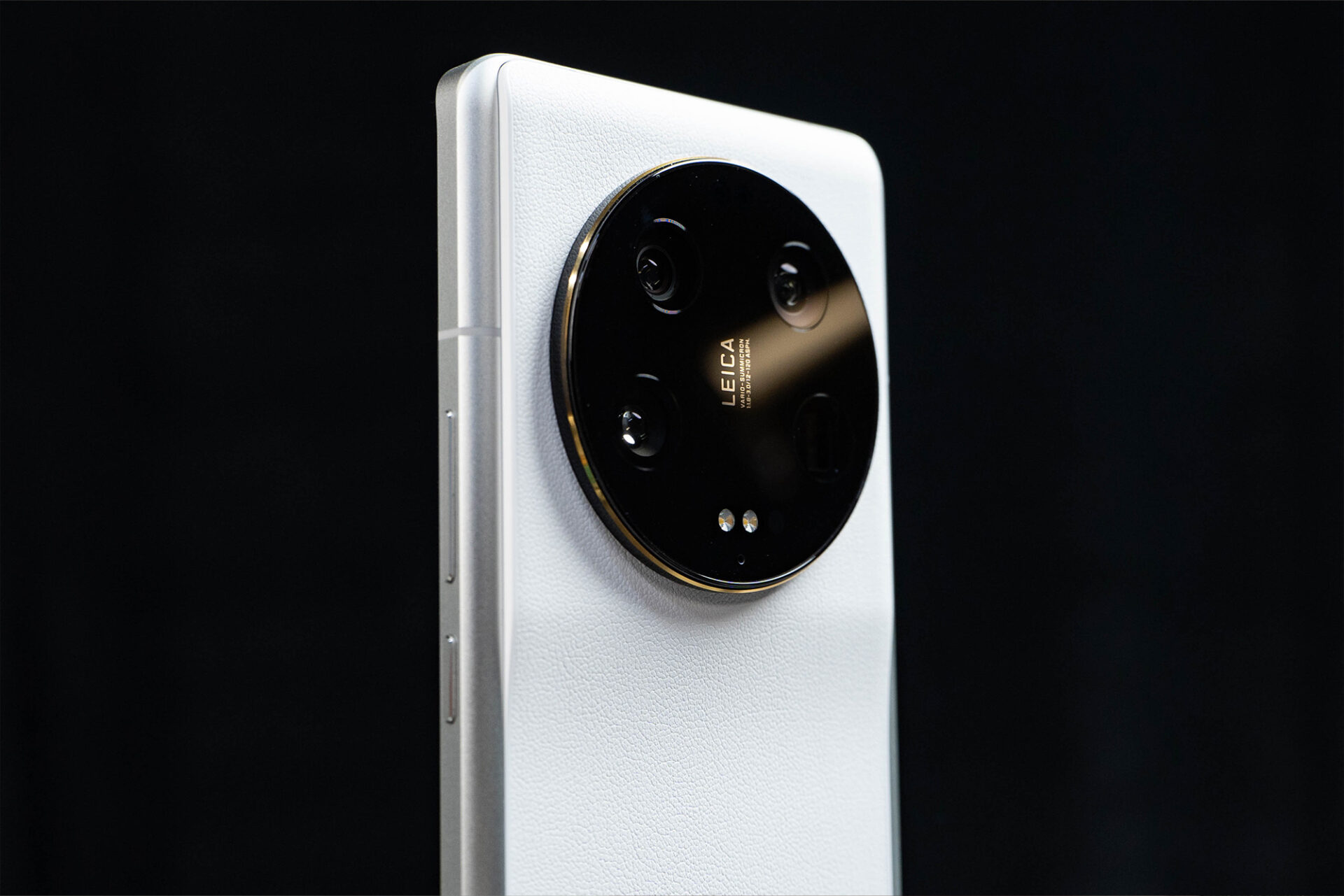 شاومي تتحدى العمالقة: Xiaomi 14 Ultra هاتف يعيد تعريف الإبداع والقوة 5 شاومي تتحدى العمالقة: Xiaomi 14 Ultra هاتف يعيد تعريف الإبداع والقوة