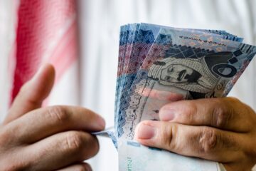 سعر الريال السعودي مقابل الجنيه المصري والعملات اليوم السبت 17/2/2024 في تعاملات الأسواق المصرية