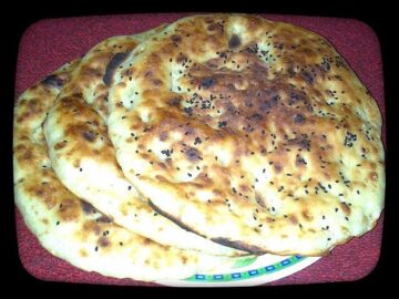 طريقة عمل خبز التميس الافغاني في المنزل لضمان النظافة وتوفير المال بحبة البركة والسمسم