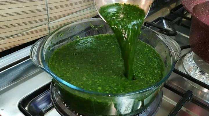 على أصولها.. طريقة عمل الملوخية المصرية بالريحة الي تجنن.. هياكلوا صوابعم وراها 2 على أصولها.. طريقة عمل الملوخية المصرية بالريحة الي تجنن.. هياكلوا صوابعم وراها