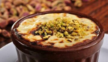على الطريقة الأصلية.. طريقة عمل طبق أم علي الشهي بطعم وريحة جنان.. بأقل الخطوات وأسرع وقت ممكن