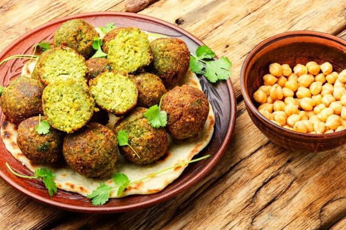 وفري وخليكي شاطرة.. طريقة عمل الطعمية "الفلافل" بالحمص بخطوات بسيطة ومكونات موجودة في مطبخك 5 وفري وخليكي شاطرة.. طريقة عمل الطعمية “الفلافل” بالحمص بخطوات بسيطة ومكونات موجودة في مطبخك