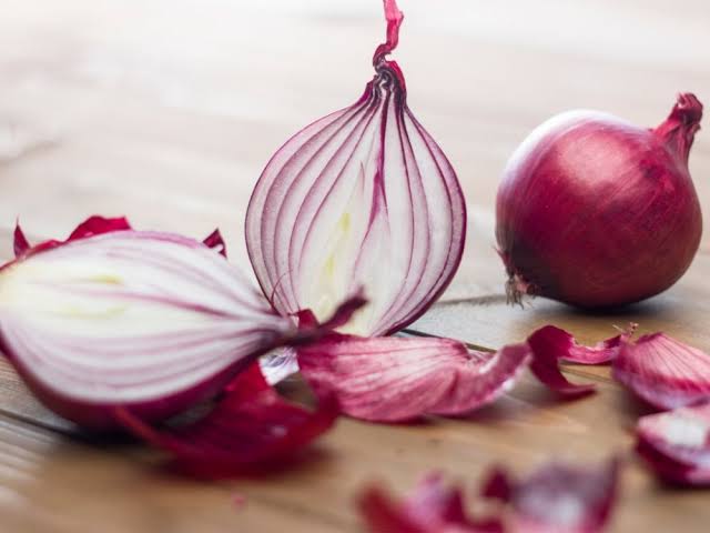 ماذا يحدث عند وضع بصلة في غرفتك أثناء النوم؟.. ستندهش بالنتائج 6 ماذا يحدث عند وضع بصلة في غرفتك أثناء النوم؟.. ستندهش بالنتائج
