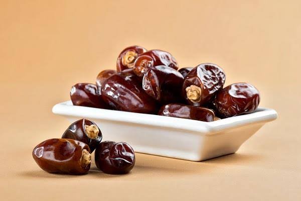 عشان ميتضحكش عليك في رمضان.. اعرف علامات التمر الفاسد قبل الشراء 2 عشان ميتضحكش عليك في رمضان.. اعرف علامات التمر الفاسد قبل الشراء