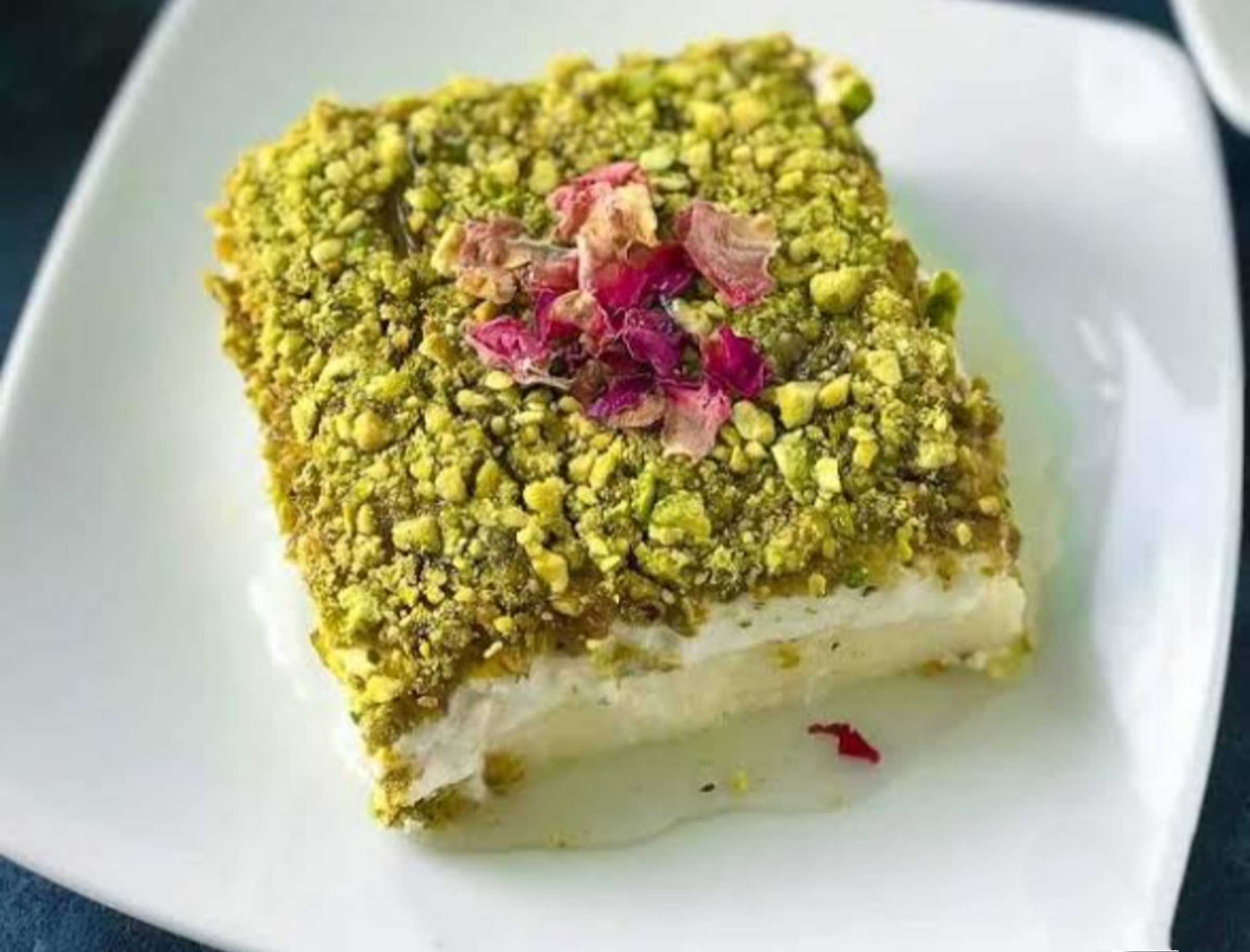 اعملي في 15 ثانية حلي ليالي لبنان بدون فرن 5 اعملي في 15 ثانية حلي ليالي لبنان بدون فرن