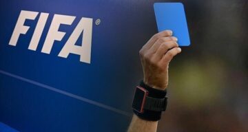 فيفا يكشف مفاجأة بشأن تطبيق البطاقة الزرقاء في المباريات