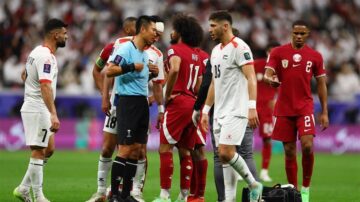 المغاربة يتعاطفون مع عموتة مدرب الأردن وتاريخ أسود للحكم الصيني مانينغ خاصةً مع الأندية السعودية