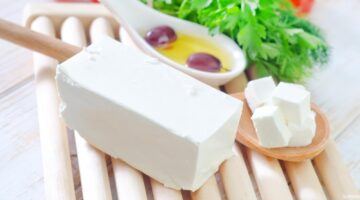 الجبنة البيضاء بالحليب الناشف