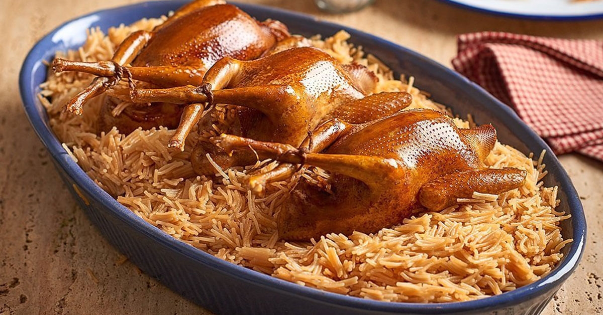 الحمام المحشي بالأرز وما سر الخلطة الرائعة؟ كل أسرار المطاعم هنعملها بخطوات سهله وطريقة تحميره بلون يجنن