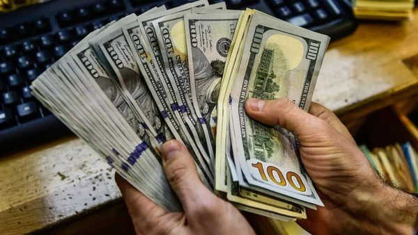 سعر الدولار مقابل الجنيه المصري اليوم 15/2/2024 في تعاملات جميع البنوك المصرية