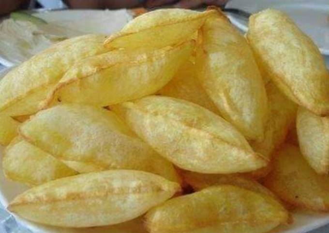 طريقة عمل البطاطس المقرمشة المنفوخة في المنزل بطعم شهي ولذيذ