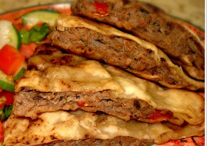 طريقة عمل الحواوشي في المنزل بتتبيلة خطيرة مثل مطاعم الحاتي 5 طريقة عمل الحواوشي في المنزل بتتبيلة خطيرة مثل مطاعم الحاتي