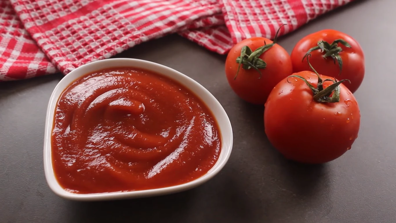 وفري في الميزانية وحضرية في البيت .. طريقة عمل الكاتشب بطعم زي الجاهز 5 وفري في الميزانية وحضرية في البيت .. طريقة عمل الكاتشب بطعم زي الجاهز