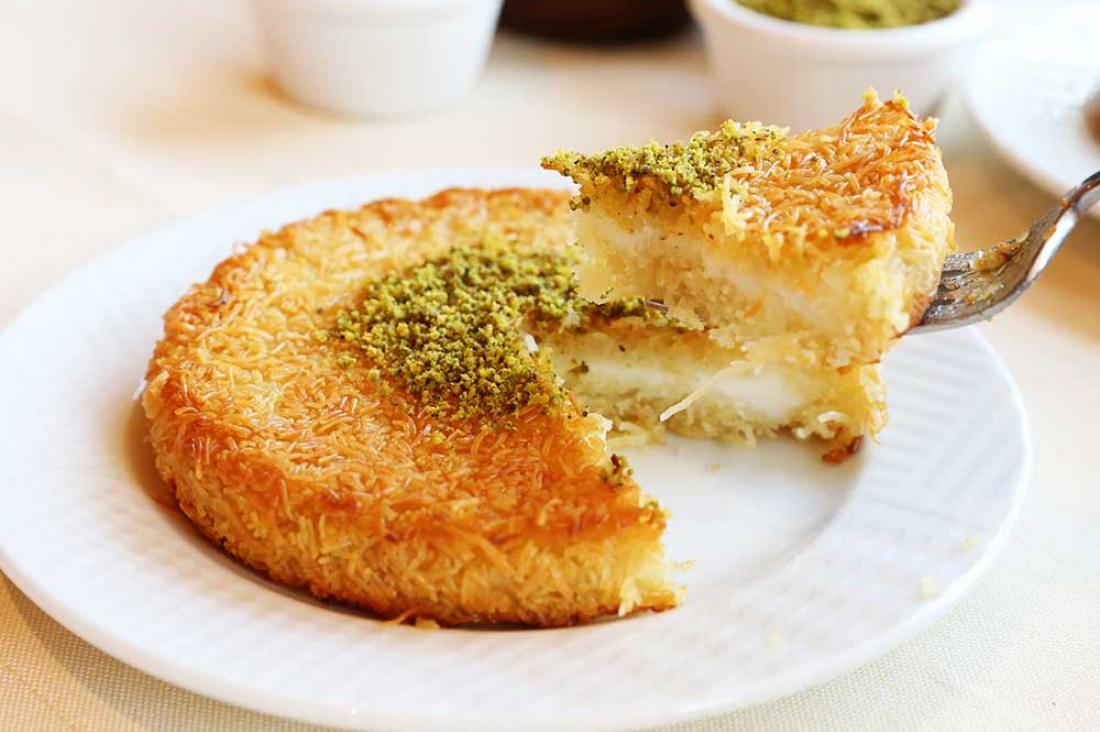 كيكة الكنافة بالقشطة الملكية أحلى حلويات شهر رمضان حضري نفسك واعرفي بتتعمل إزاي 5 كيكة الكنافة بالقشطة الملكية أحلى حلويات شهر رمضان حضري نفسك واعرفي بتتعمل إزاي