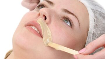طريقة عمل وصفة طبيعية من المنزل لإزالة شعر الوجه بالليمون والسكر والكركم