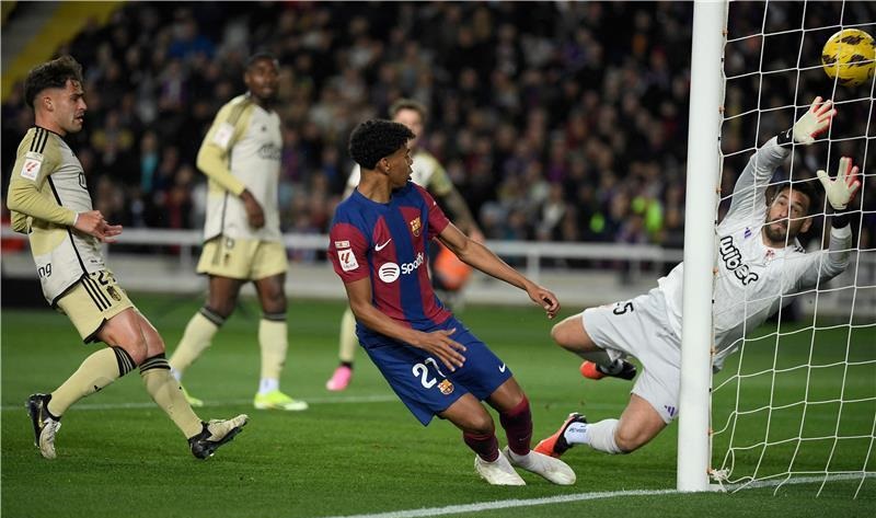 برشلونة يتعادل مع غرناطة في الدوري الإسباني