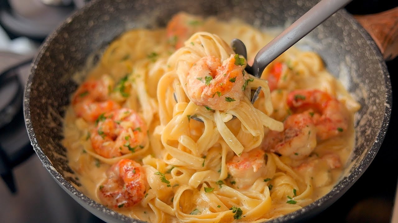 بنص كيلو جمبري وزيهم مكرونة اعملي احلى طبق مكرونة بالجمبري تكفي أربع أشخاص 5 بنص كيلو جمبري وزيهم مكرونة اعملي احلى طبق مكرونة بالجمبري تكفي أربع أشخاص