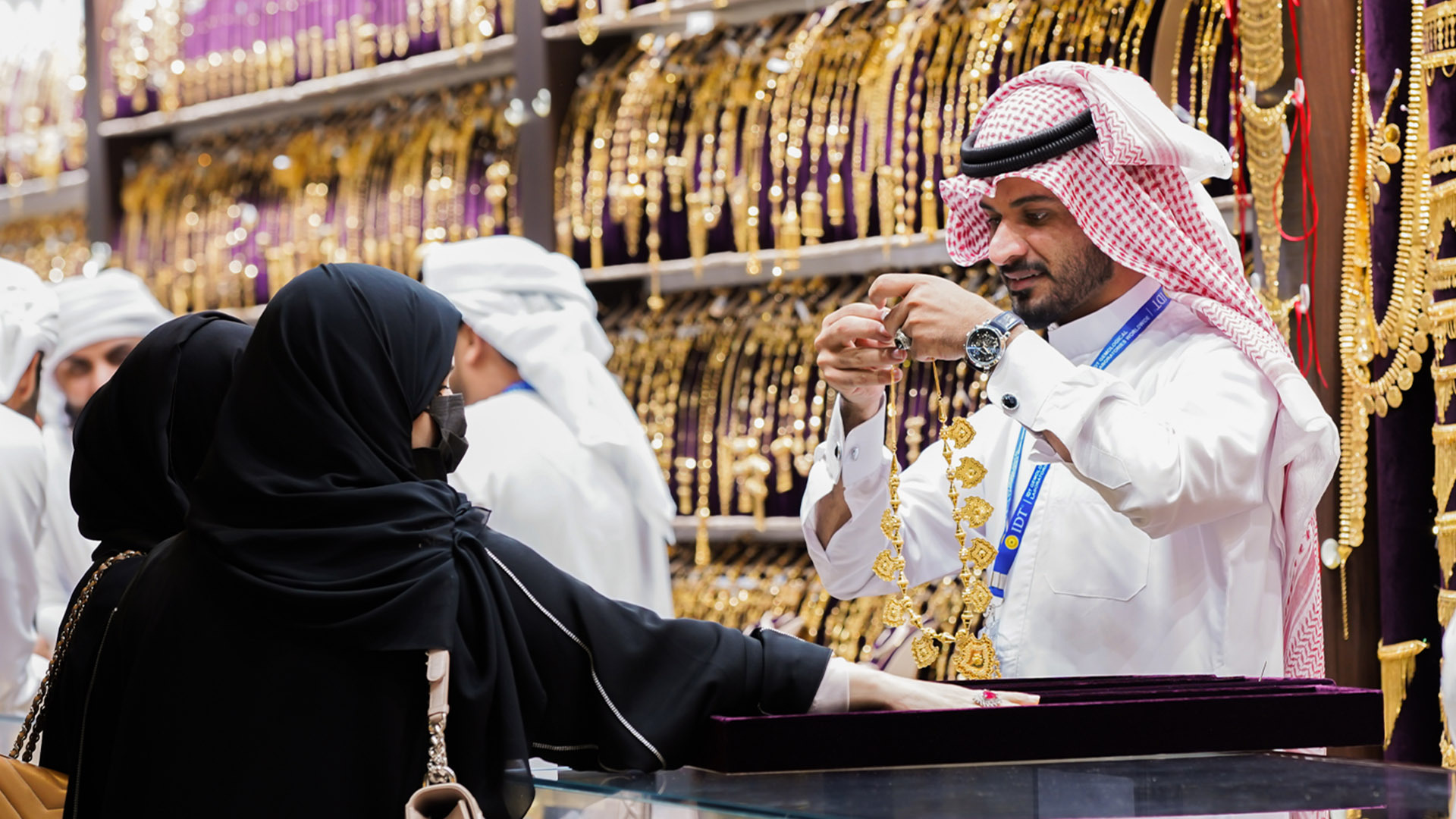سعر جرام الذهب عيار 21 فى السعودية يُحلق مرتفعًا.. أسعار السبائك اليوم السبت 30-11