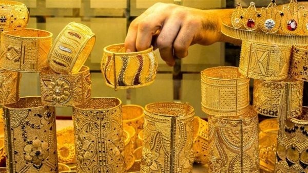 عاجل.. الأسعار تتراجع| الذهب يخالف التوقعات في محلات الصاغة اليوم وعيار 21 يشهد مفاجأة!! 5 عاجل.. الأسعار تتراجع| الذهب يخالف التوقعات في محلات الصاغة اليوم وعيار 21 يشهد مفاجأة!!