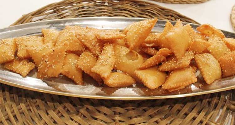 طريقة عمل البغاشة بالسمسم بمكونات بسيطة وطعم رائع 2 طريقة عمل البغاشة بالسمسم بمكونات بسيطة وطعم رائع