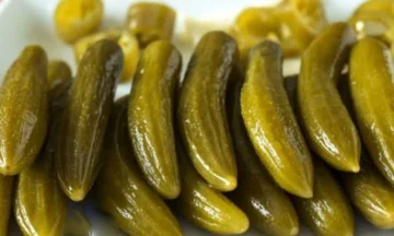 طريقة عمل الخيار المخلل السريع المقرمش بأسرار المحلات وبطعم يفتح الشهية