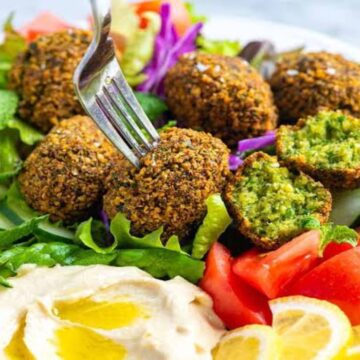 تكات مهمة هتخليها زي بتاعة المحلات.. طريقة عمل الطعمية” الفلافل” في المنزل