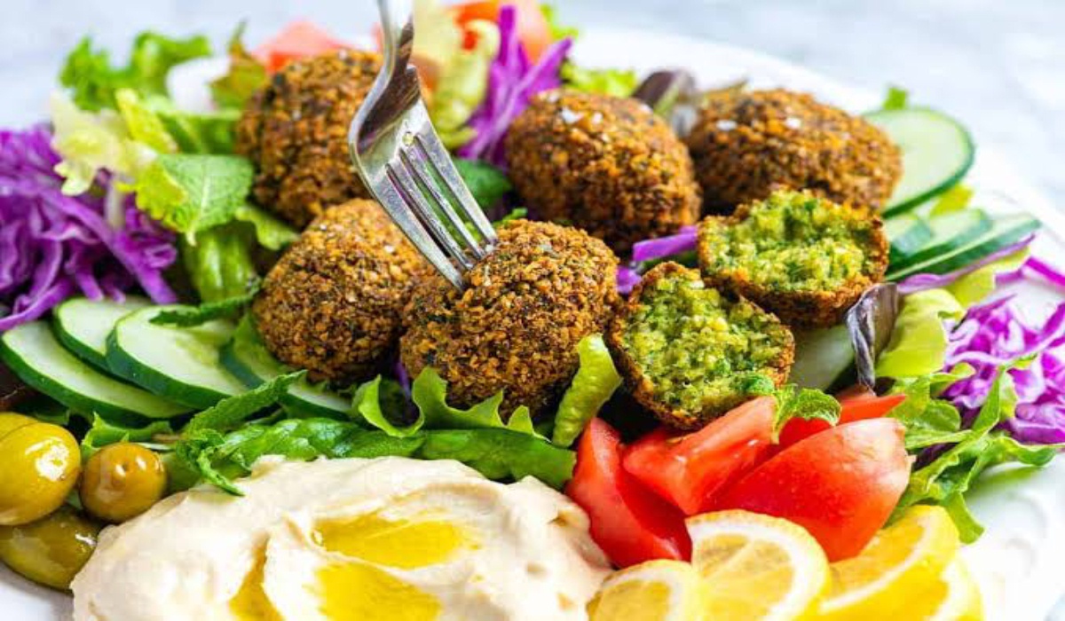 تكات مهمة هتخليها زي بتاعة المحلات.. طريقة عمل الطعمية" الفلافل" في المنزل 6 تكات مهمة هتخليها زي بتاعة المحلات.. طريقة عمل الطعمية” الفلافل” في المنزل