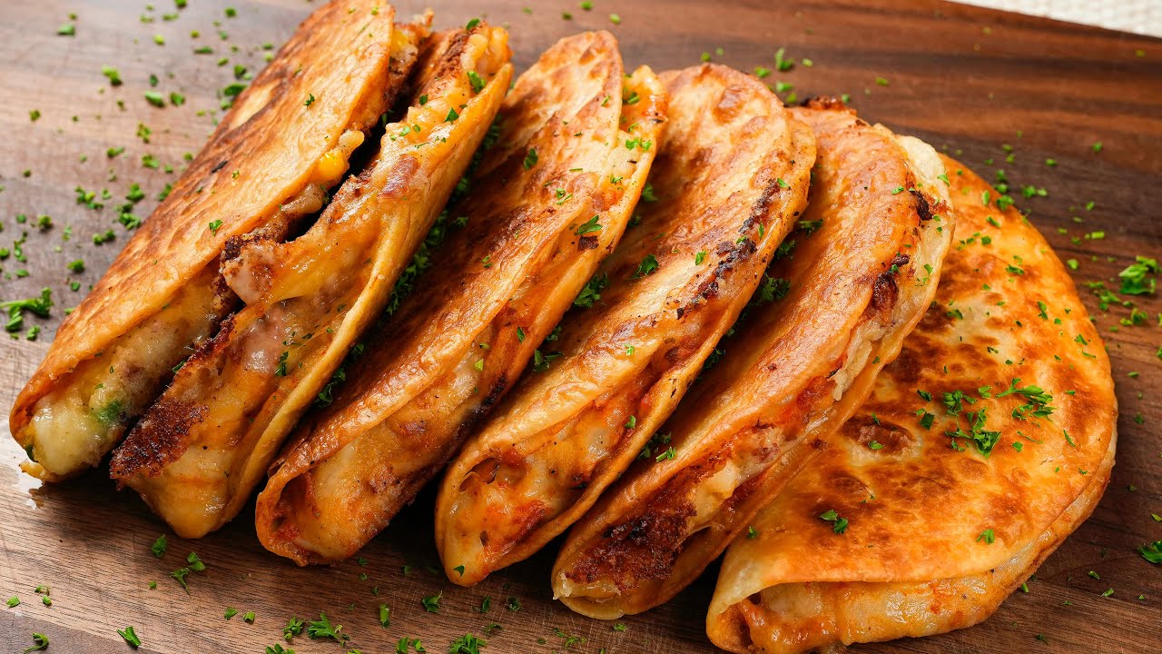 لعشاق الطعام المكسيكي.. طريقة عمل كاساديا البطاطس اللذيذة بخطوات بسيطة لوجبة غذائية متكاملة